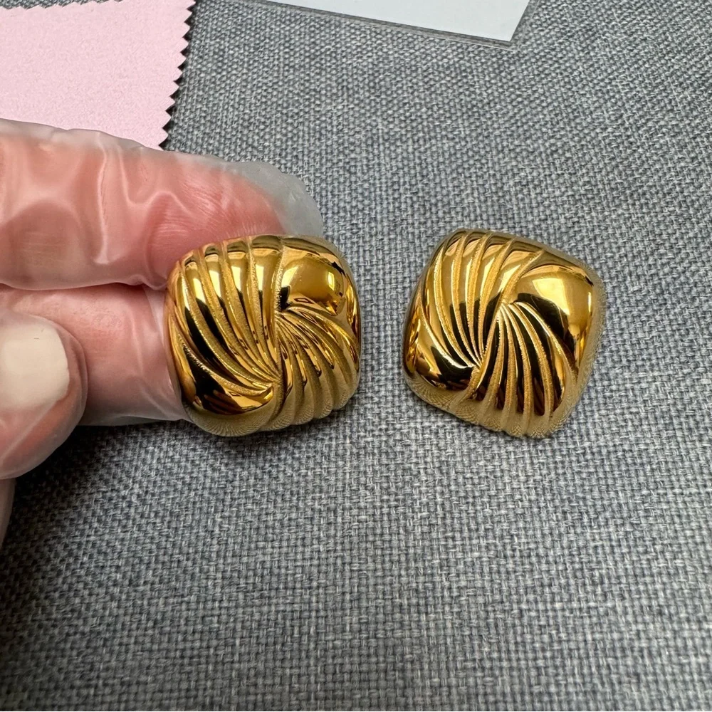 ✨🆕CLARA Gold Earrings | Stainless Steel 18K PVD Gold✨ - Picture 7 of 17